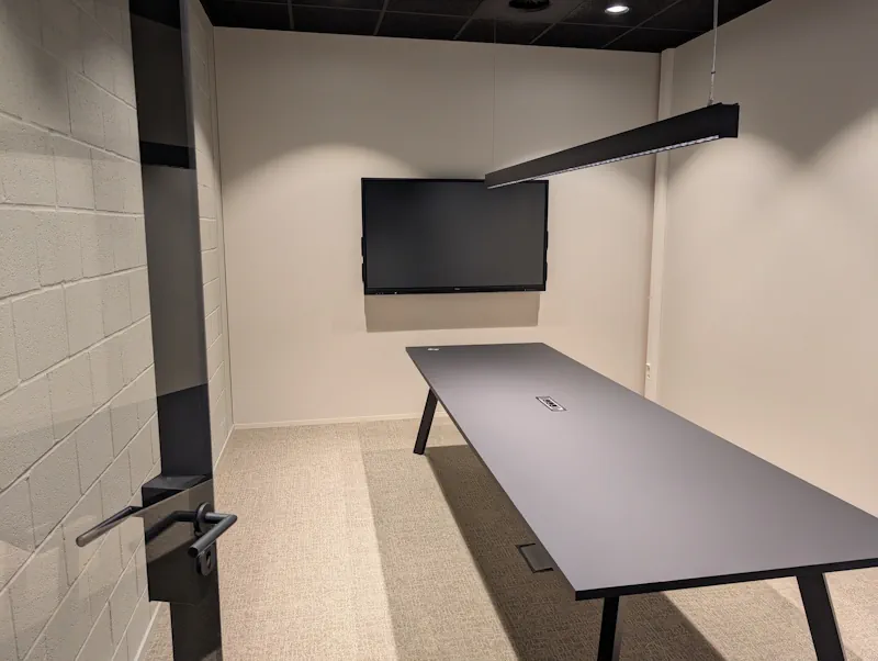 Vergaderzaal met Iiyama scherm