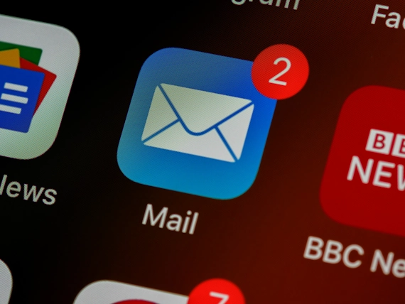 Afbeelding met mail-icoontje smartphone