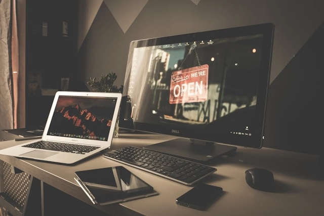 Afbeelding met laptop, desktop, ... als voorbeeld voor Hardware