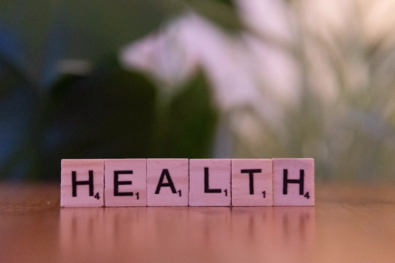 Afbeelding met de letters HEALTH uit scrabble. Om aan te geven dat de ICT Audit de gezondheid van je IT-infrastructuur controleert